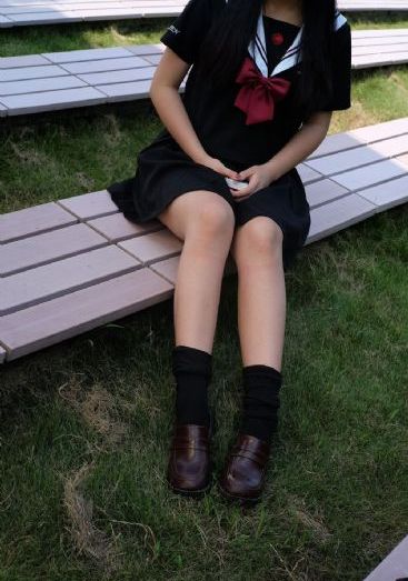 伸到同桌胸罩里摸她奶_HD在线视频观看